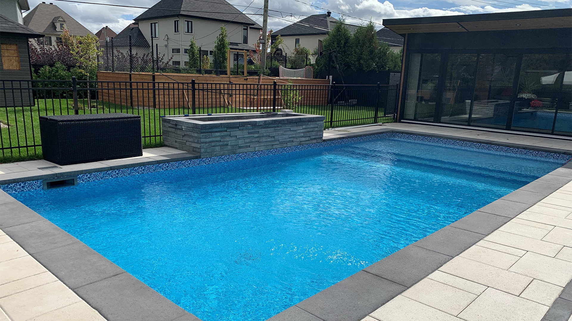 piscine creusée Laval